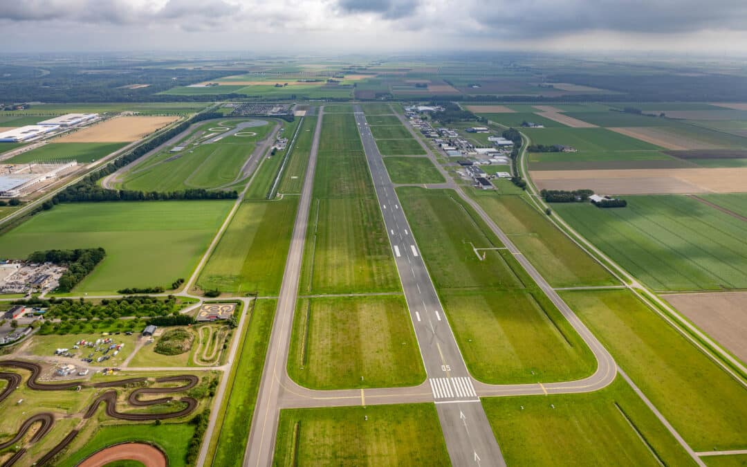 Luchtfoto Lelystad Airport