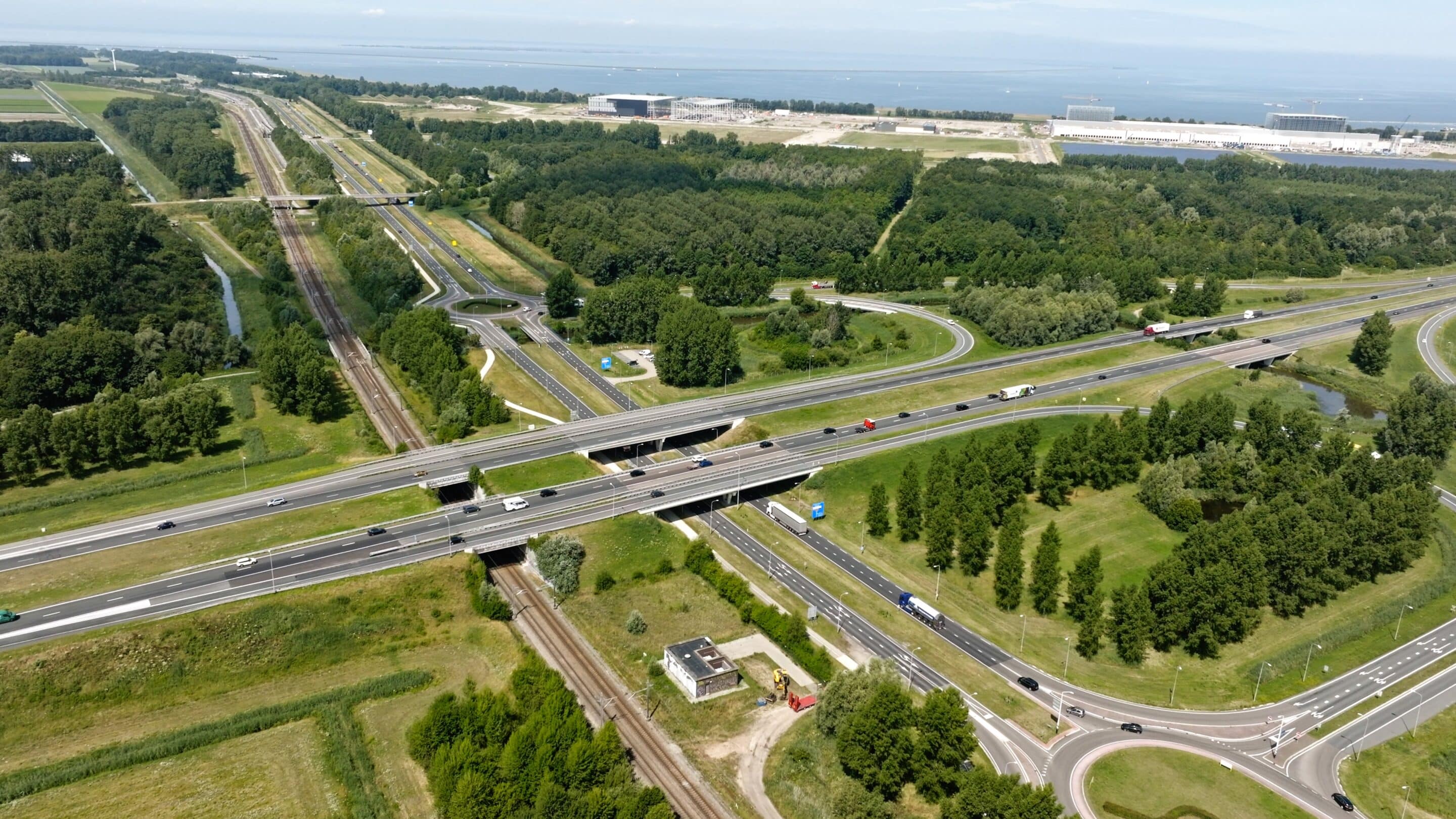 Luchtfoto Flevokust Haven