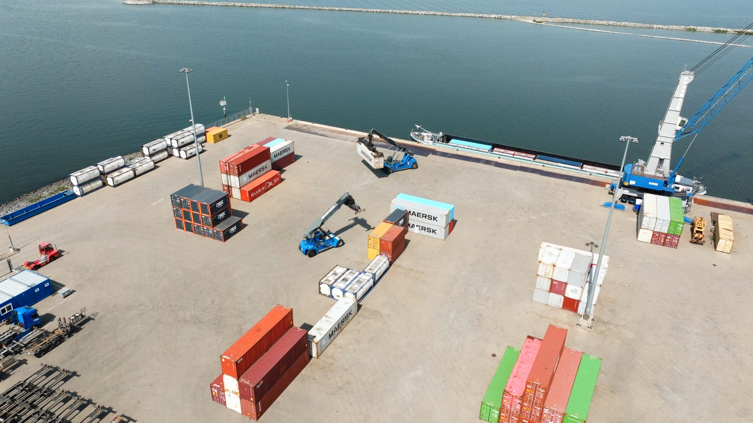 Luchtfoto containerterminal